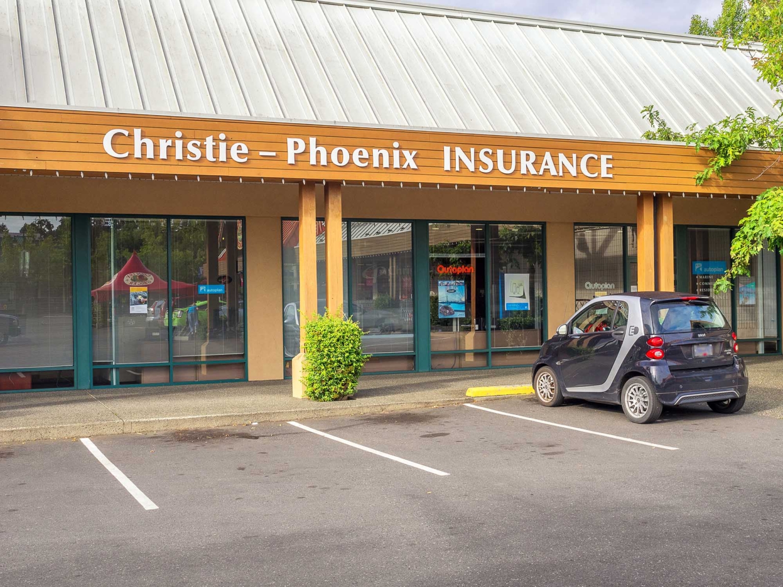 Royal Oak Shopping Centre Hansbraun Investments ltd.